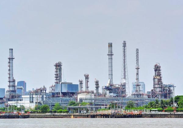 large-oil-refinery-plant-by-the-river_t20_Nx0WJE-Large.jpg